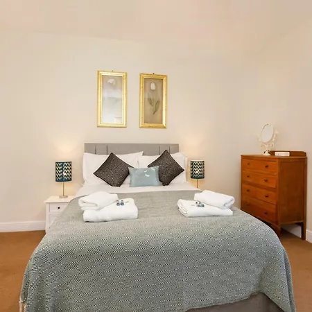 The Colenso - Stunning Period With Free Parking *